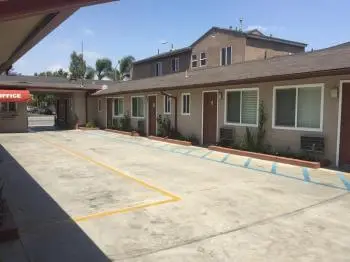 One Ten Motel 5